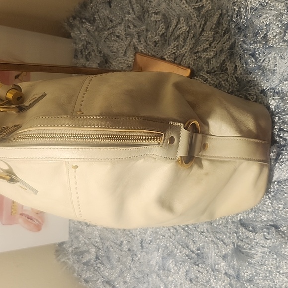 Yves Saint Laurent Off-White Shoulder Bag with Gold Accents - Picture 4 of 16